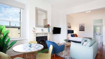 Desk, iron/ironing board, WiFi, bed sheets