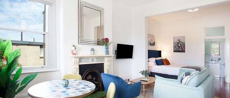 Desk, iron/ironing board, WiFi, bed sheets