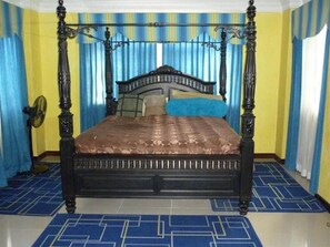 Kamar Keluarga | 3 kamar tidur, ruang kerja ramah laptop, Wi-Fi gratis, dan seprai linen