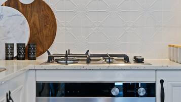 Executive House | Private kitchen | Full-sized fridge, microwave, oven, stovetop