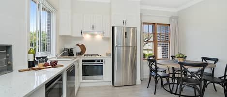Executive House | Private kitchen | Full-sized fridge, microwave, oven, stovetop