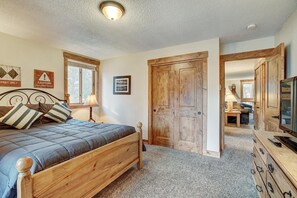 2 soverom, strykejern/-brett, wi-fi og sengetøy