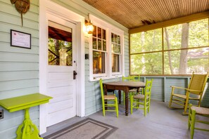 Outdoor dining - Southold Cottage w/ Patio & Grill - Walk to Beach! (Southold)