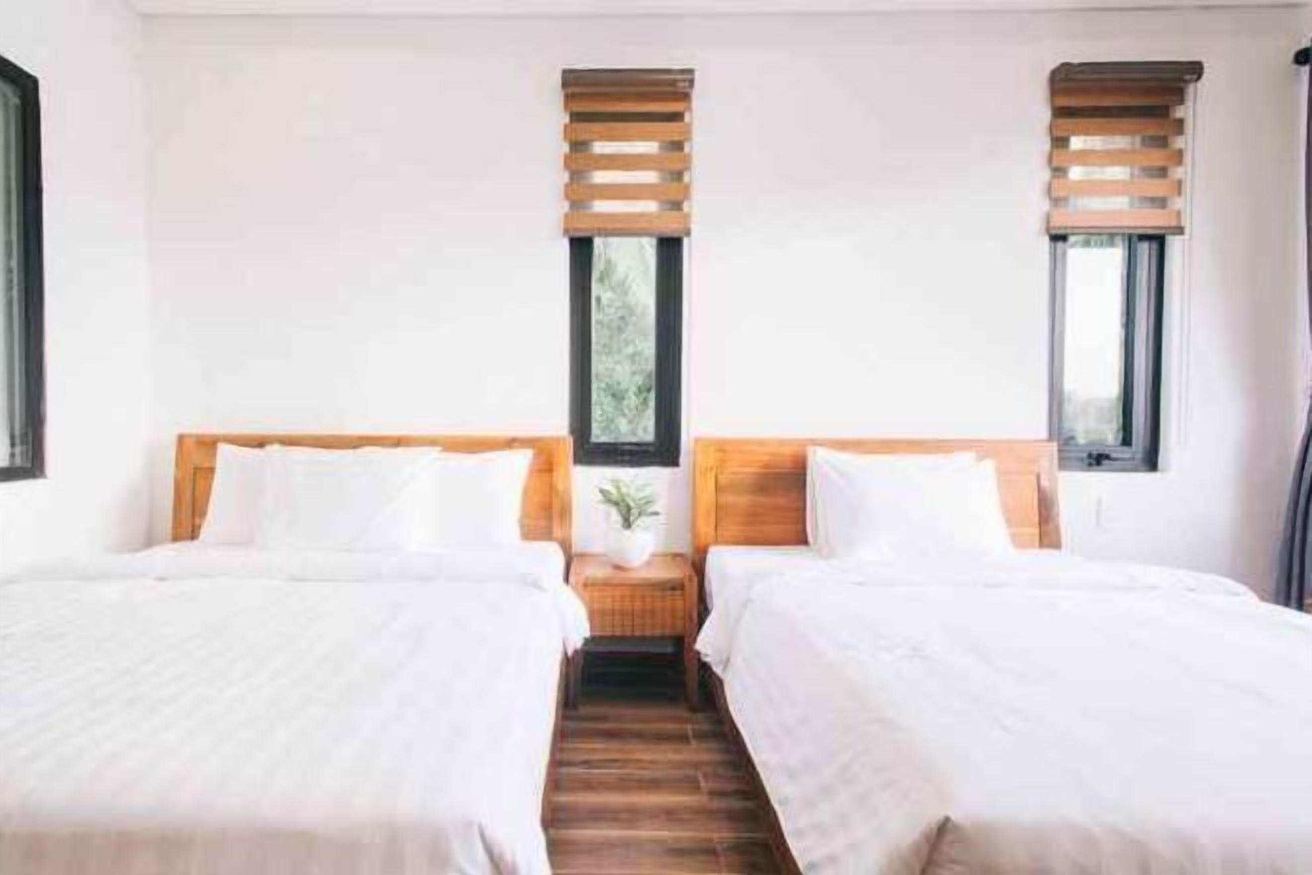 Minibar, két bảo mật tại phòng, bàn 