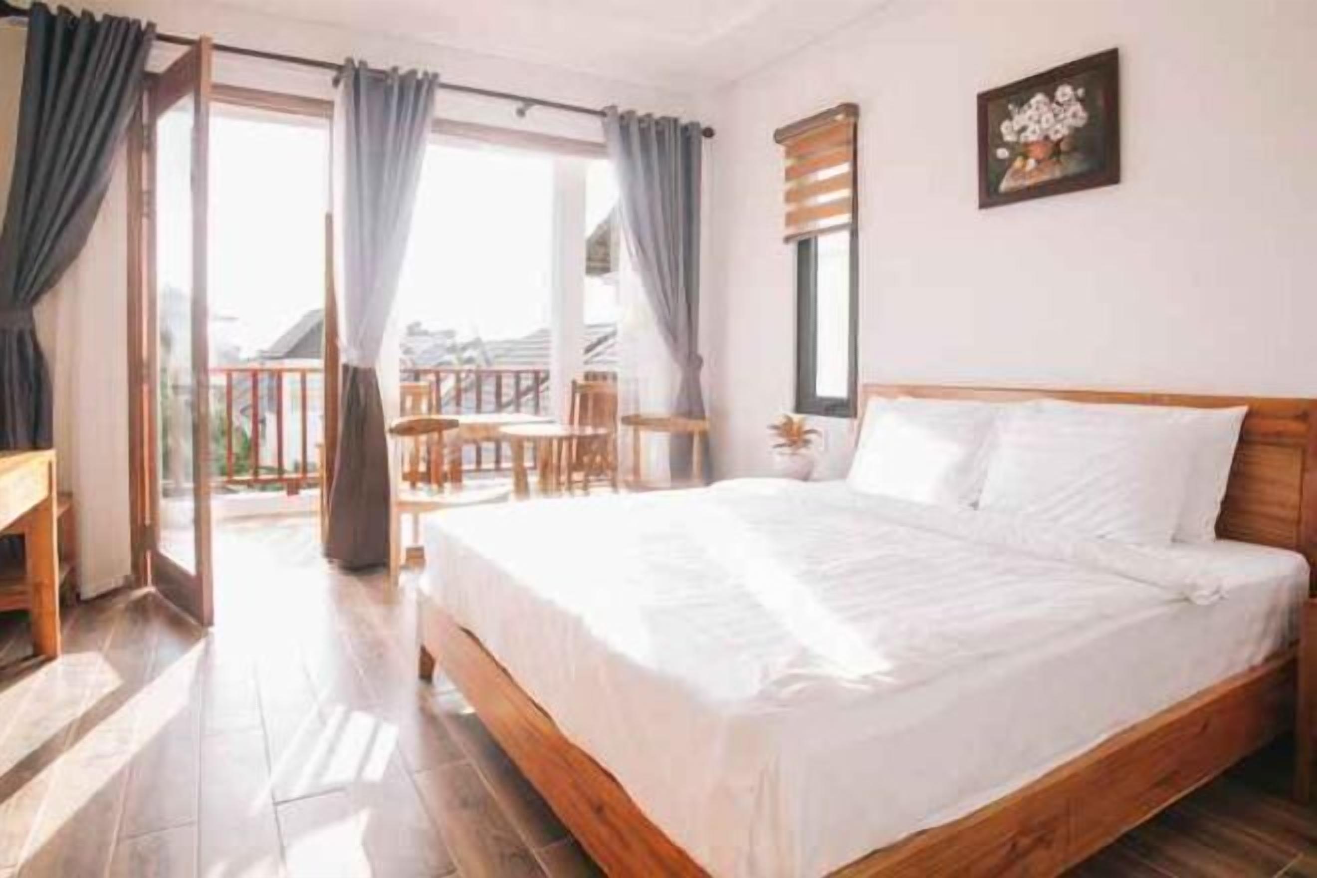 Minibar, két bảo mật tại phòng, bàn 