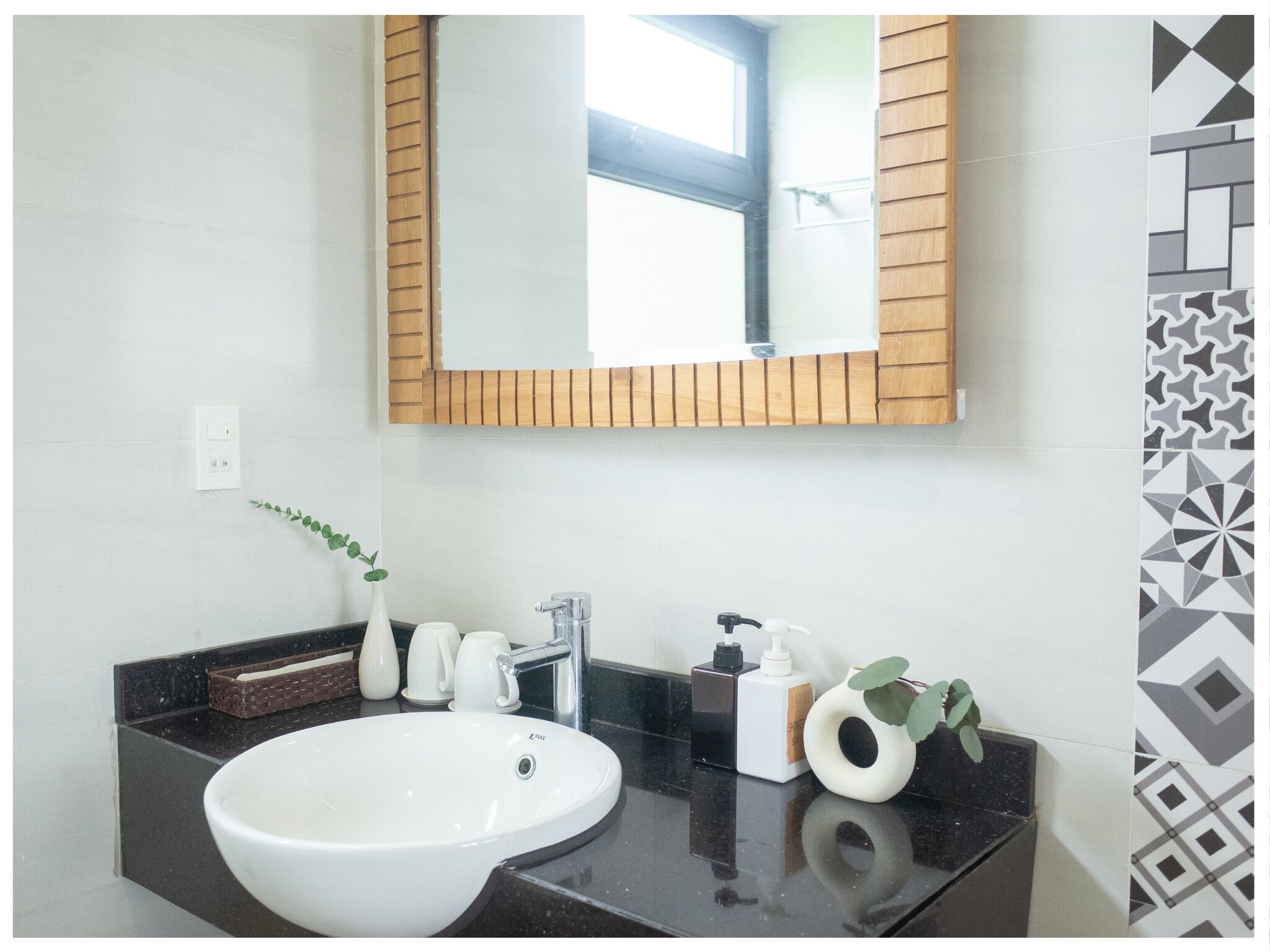 bathtub, free toiletries, hair dryer, slippers