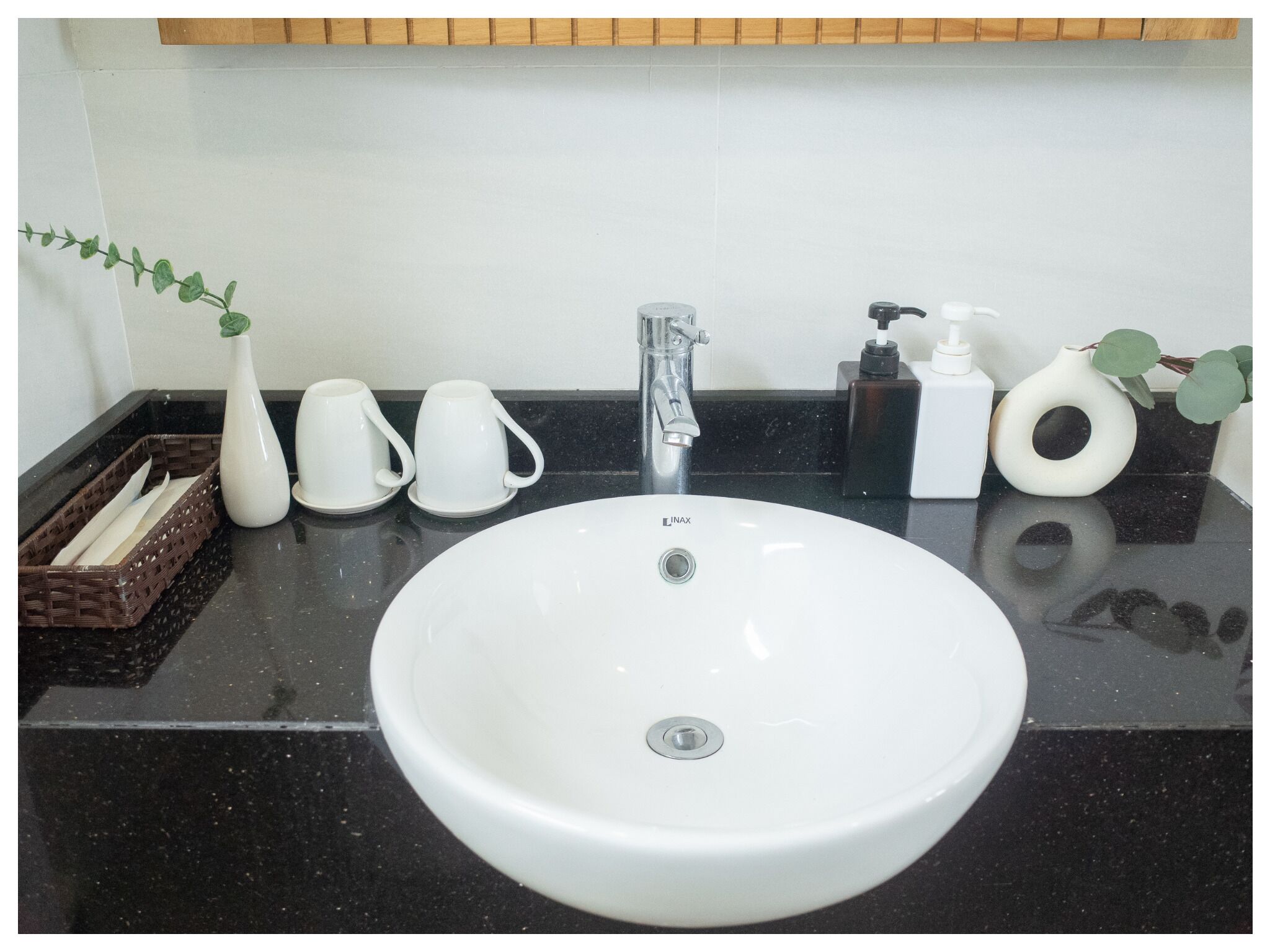 bathtub, free toiletries, hair dryer, slippers