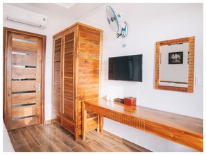 Minibar, in-room safe, desk, laptop workspace - La Limone Boutique Resort Phu Quoc (Phu Quoc)