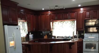 Haus mit Chef Size Küche für Unterhaltung; Internet und WLAN.