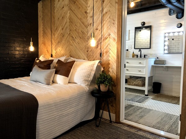 6 slaapkamers, een bureau, een strijkplank/strijkijzer, gratis wifi