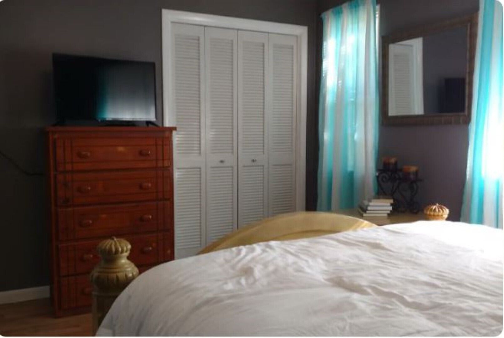 A Comfy Place near SAU. Kitchenette, Private Entrance, Queen Bed, Bath.