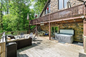 Outdoor dining - The Mountains Chalet in Private Rural Environment (Fairfield)