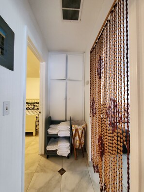 Room - The Garden Entrance. (Santa Ana)