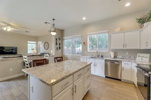 Fridge, microwave, stovetop, dishwasher - 4 Mi to Riparian Preserve: Mesa Abode w/ Hot Tub (Mesa)