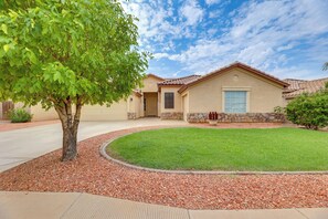 Exterior - 4 Mi to Riparian Preserve: Mesa Abode w/ Hot Tub (Mesa)