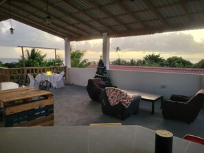 Outdoor dining - The Local Experience - Zaboka Apartment (Castries)