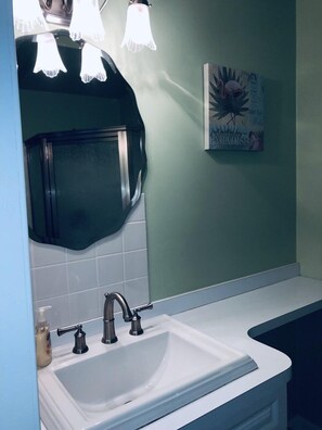 Bathtub, soap, toilet paper - Vast Ocean Views at 15th Street Beach (North Wildwood)