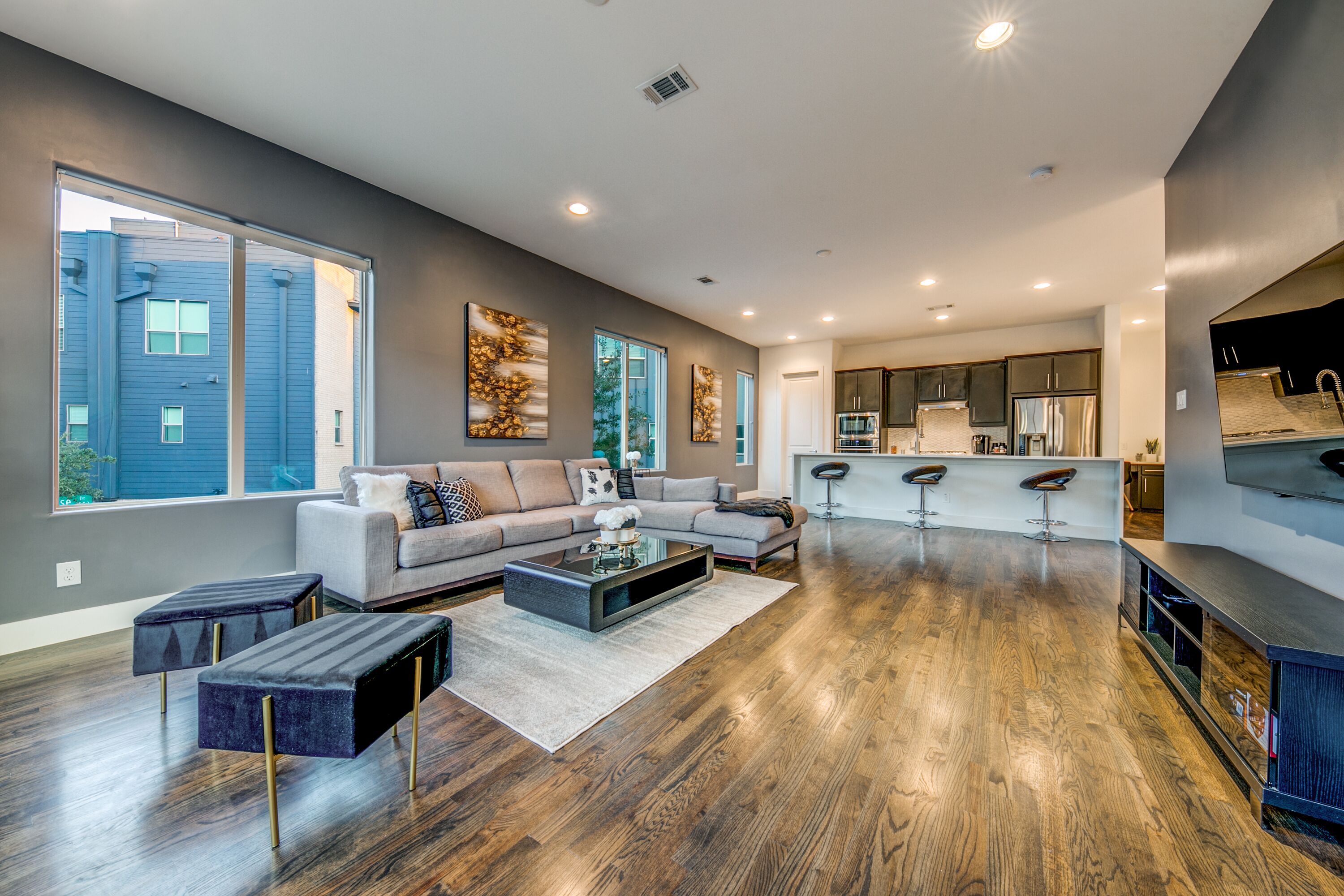 Elegance Undeniable! Downtown Views