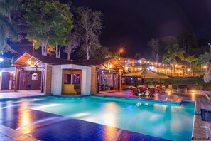 2 piscinas al aire libre