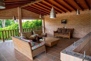 Lobby sitting area - Hotel La Perla (Calima)
