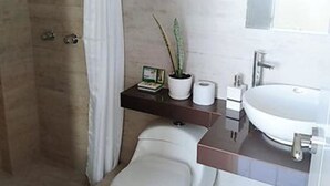Standard Double Room | Bathroom - Willy's House - Hostel (Paracas)