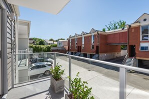 Premium Apartment | Courtyard view - Armagh Apartment 5 (Christchurch)