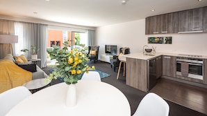 Leilighet – premium | Spiseområde på rommet