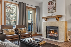 Cozy Natural Gas Fireplace to warm up after a day exploring or skiing! 