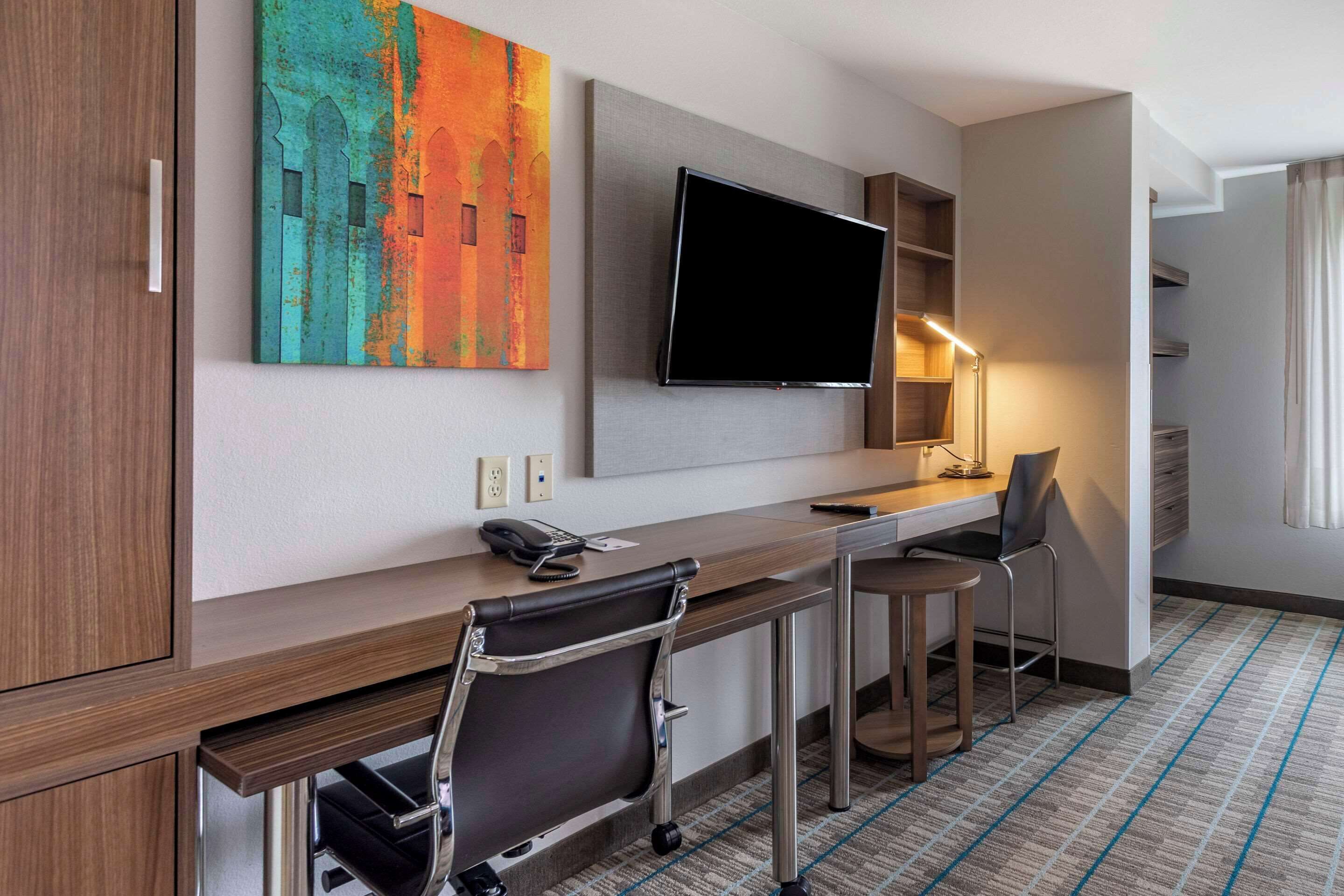 desk, free cots/infant beds, free rollaway beds, free wifi