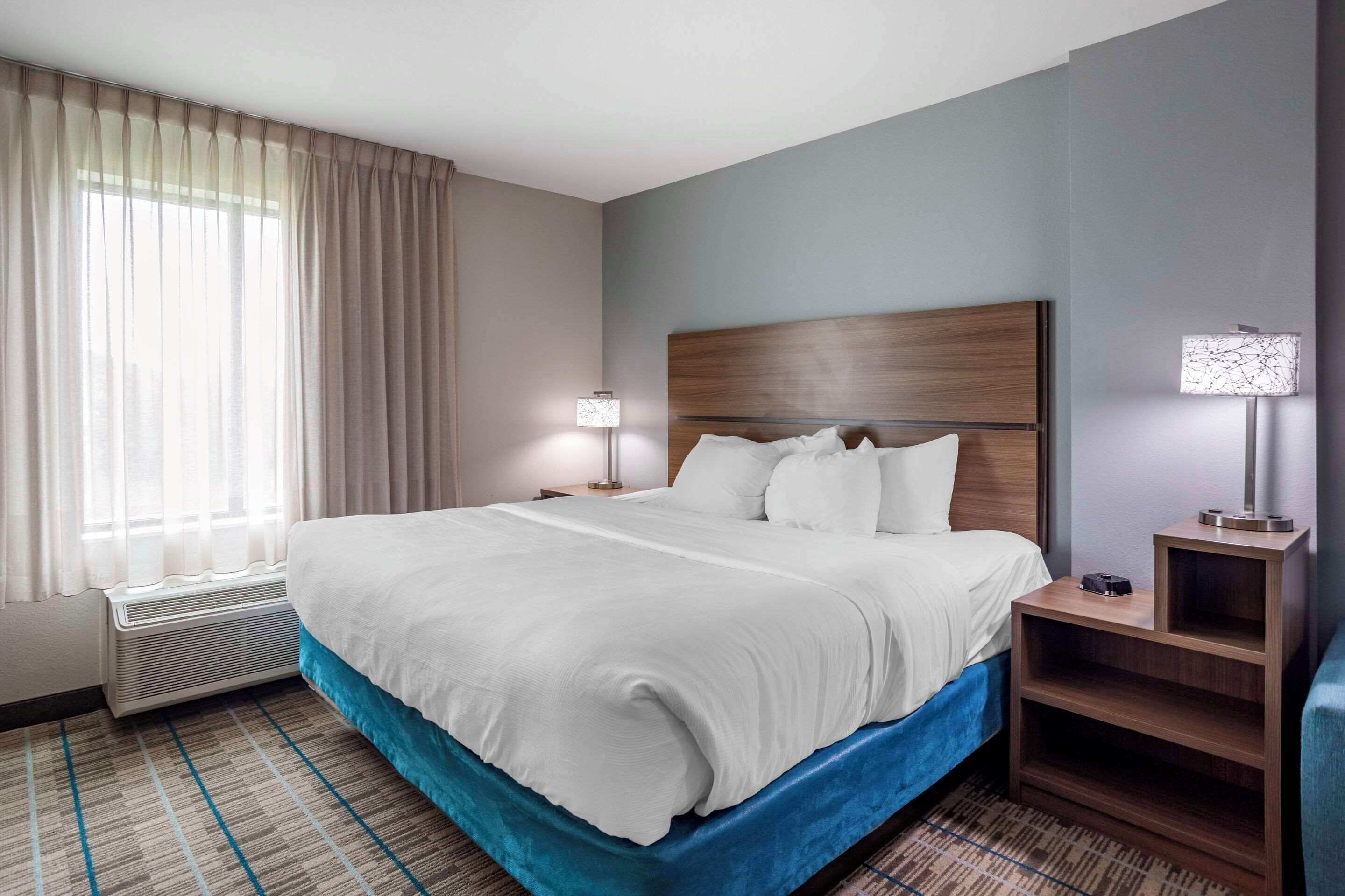 desk, free cots/infant beds, free rollaway beds, free wifi