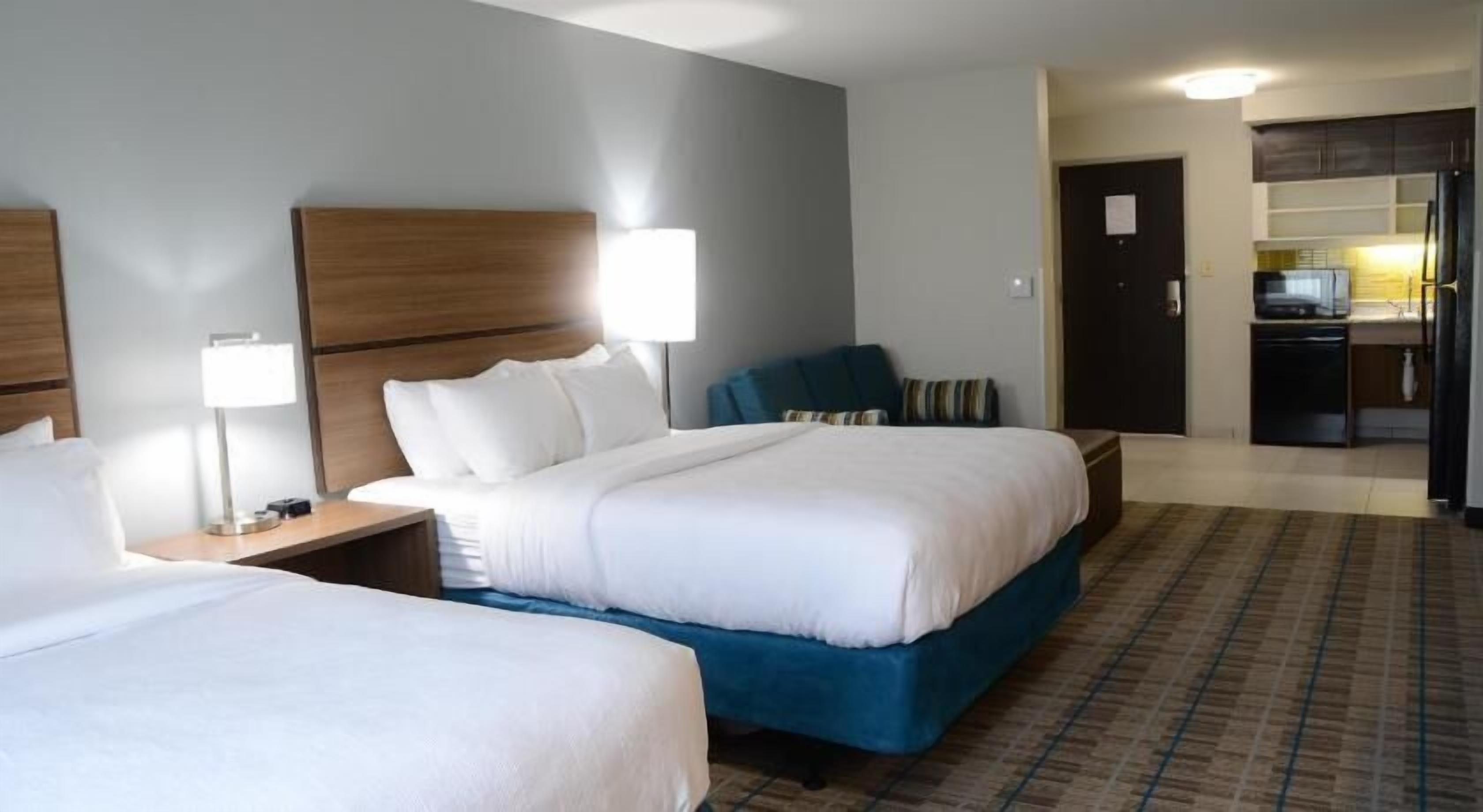 Escritorio, cunas gratuitas, camas supletorias gratuitas y wifi gratis