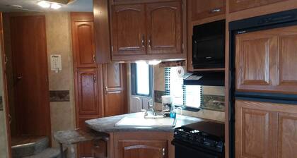 Near Blue Springs Pk