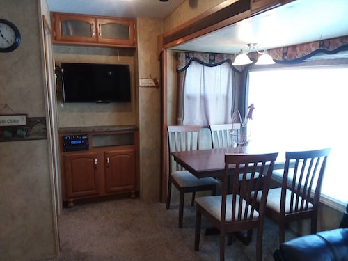 Near Blue Springs Pk