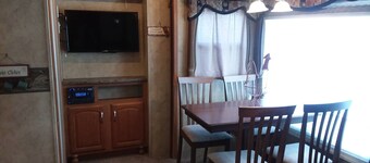 Near Blue Springs Pk