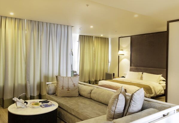 Luxury Suite, Balcony, Mountain View