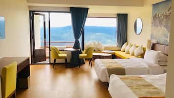 Habitación Deluxe con 1 cama doble o 2 individuales, balcón, vistas a la montaña | 1 dormitorio, ropa de cama de alta calidad, minibar y caja fuerte