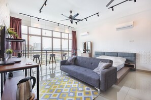 Deluxe Studio Apartment | Desk, blackout drapes, soundproofing, iron/ironing board - Palazio Serviced Apartment (Johor Bahru)