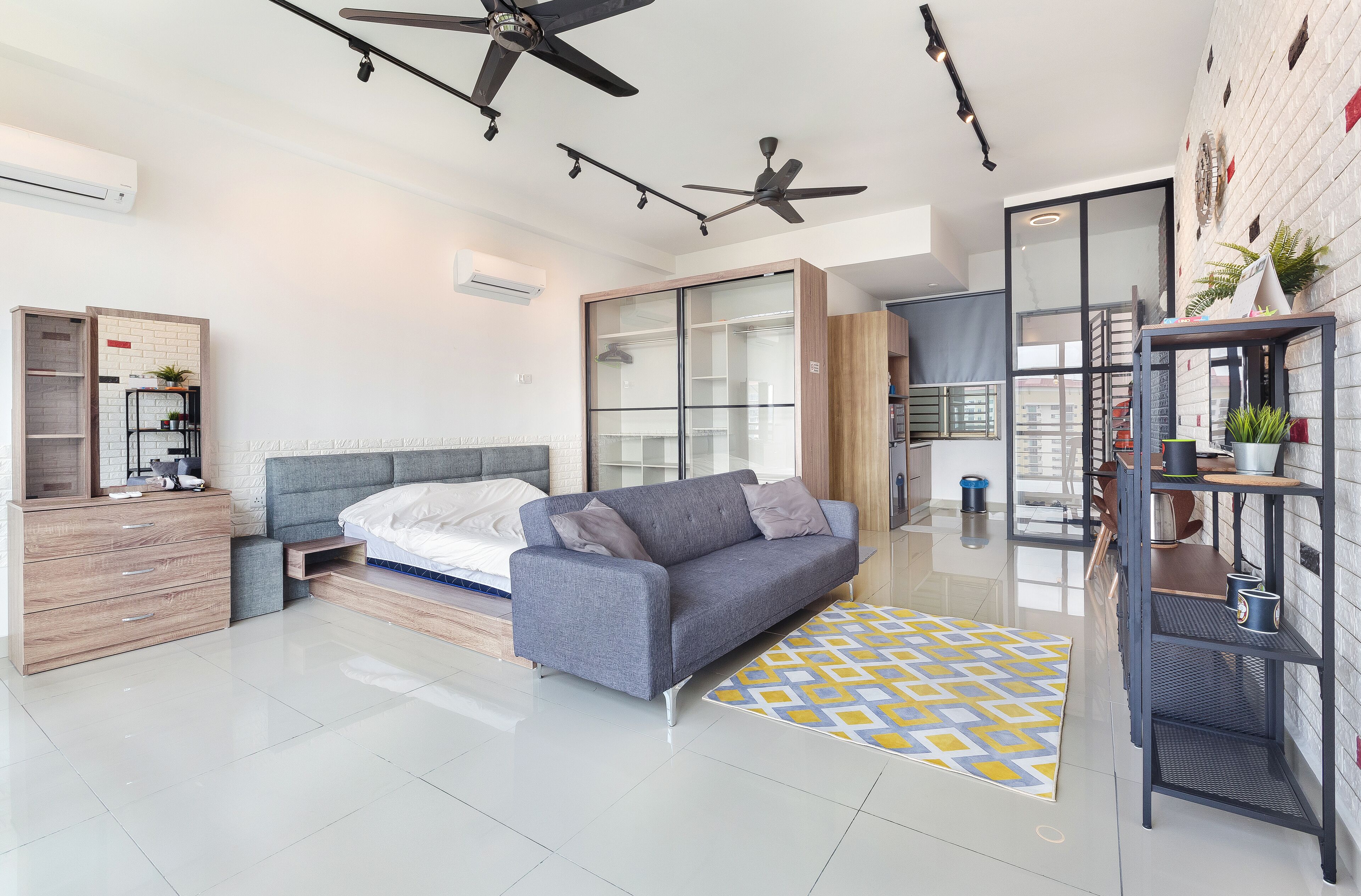 Deluxe Studio Apartment | Living area | Flat-screen TV