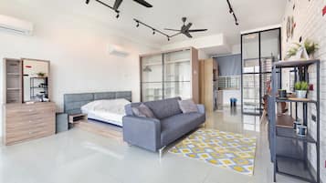 Deluxe Studio Apartment | Living area | Flat-screen TV