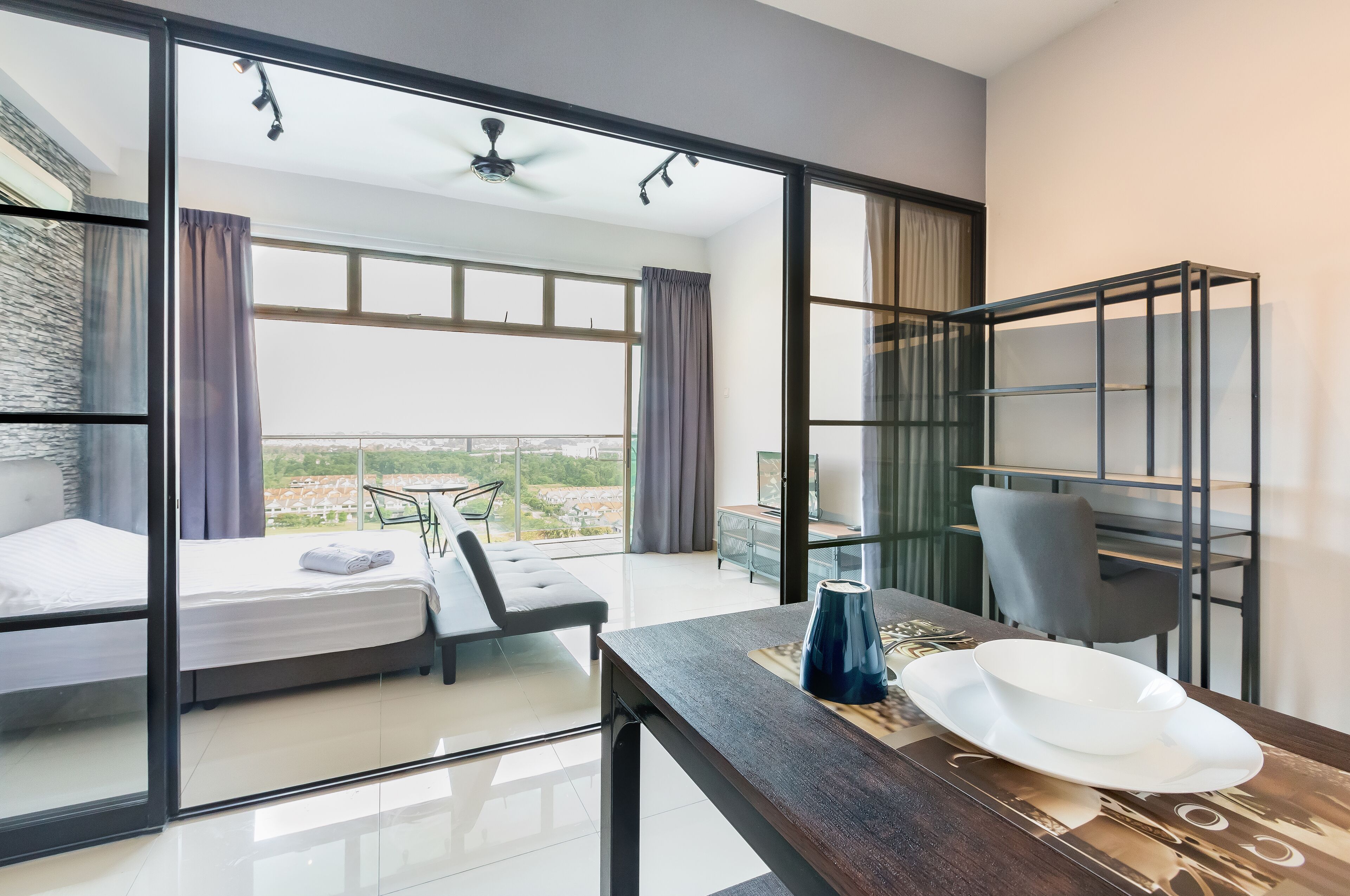 Deluxe Studio Apartment | Living area | Flat-screen TV