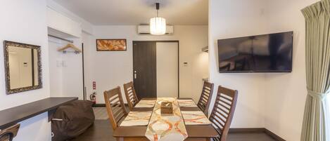 Suite | Soundproofing, free WiFi, bed sheets