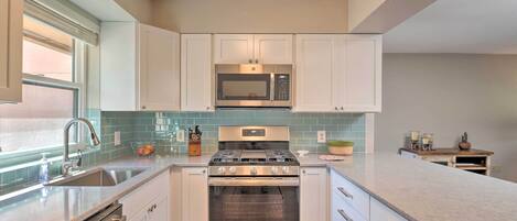 Fridge, microwave, stovetop, dishwasher