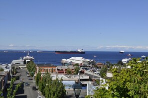 Beach/ocean view - 6 Adults, Dogs OK see below . Breakfast , Olympic Nat. Park, Victoria ferry (Port Angeles)