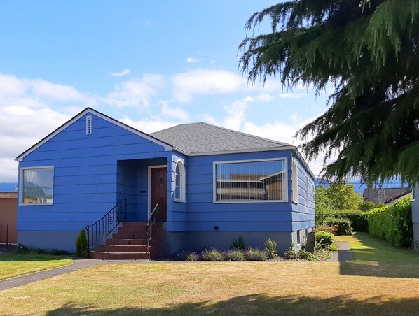 Exterior - 6 Adults, Dogs OK see below . Breakfast , Olympic Nat. Park, Victoria ferry (Port Angeles)