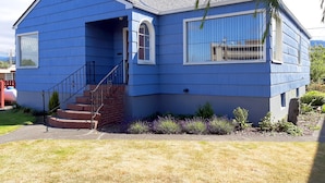 A blue house with a front porch, a staircase, and a large window. - 6 Adults, Dogs OK see below . Breakfast , Olympic Nat. Park, Victoria ferry (Port Angeles)