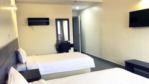 Standard Twin Room | Blackout drapes, iron/ironing board, WiFi (free), bed sheets - Sitiawan Hotel (Sitiawan)