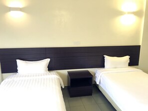 Standard Twin Room | Blackout drapes, iron/ironing board, free WiFi, bed sheets - Sitiawan Hotel (Sitiawan)