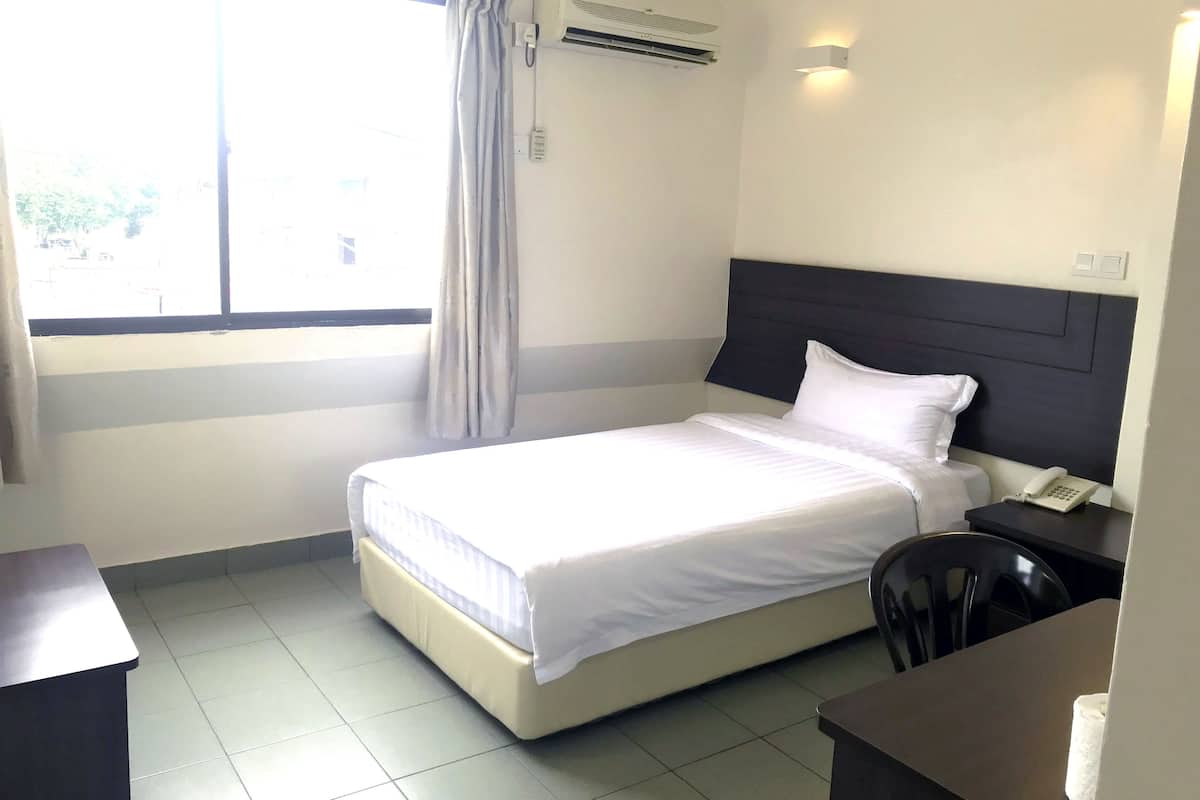 Standard Single Room | Blackout drapes, iron/ironing board, WiFi (free), bed sheets