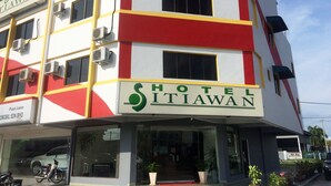 Front of property - Sitiawan Hotel (Sitiawan)
