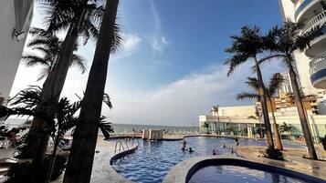 室外泳池、暖水池